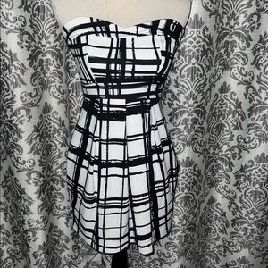 Lush Black White Pattern Strapless Dress